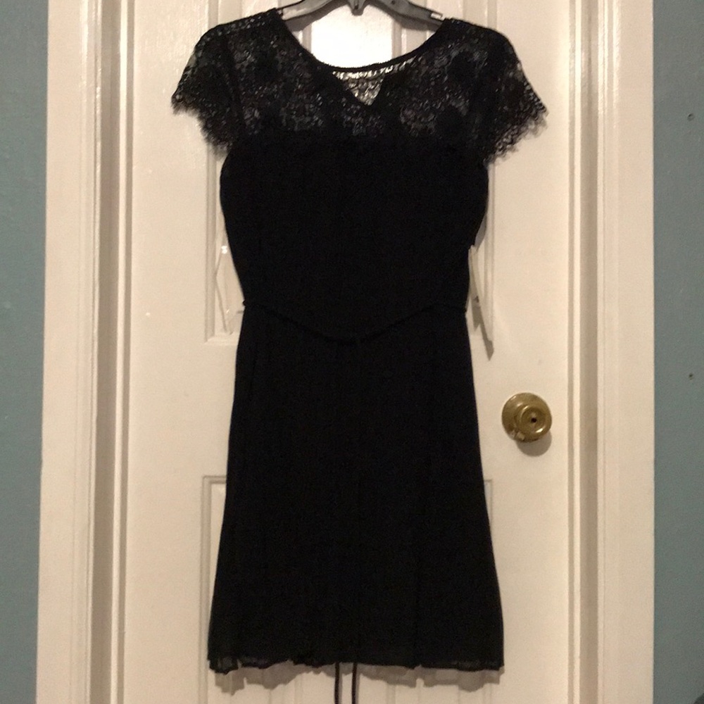 Lace Yolk Pleated Dresses